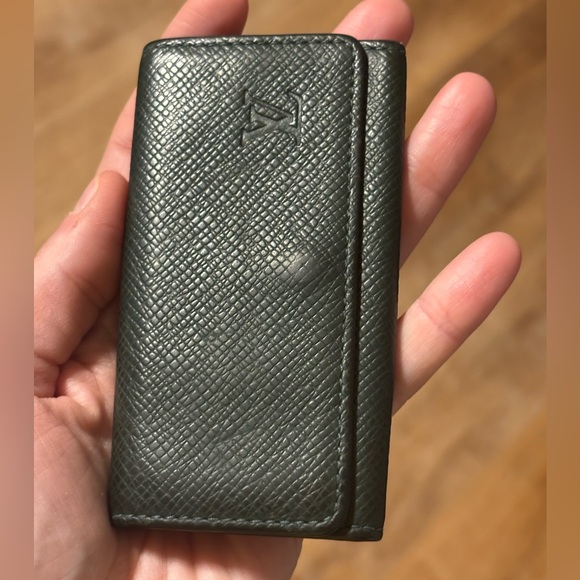 SALE OLD MONEY Louis Vuitton Leather 4Key Holder Taiga Green AUTHENTIC 3.75x2.75 - Picture 12 of 14